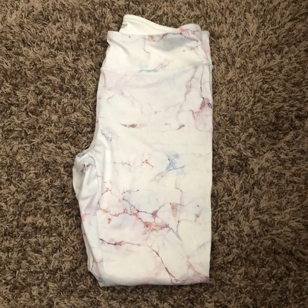 Athletic cropped leggings.